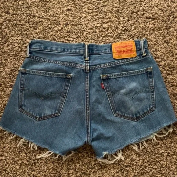 Levi’s 505 Cut Off Jean Denim Shorts W 33, fits like a size 30 - Picture 2 of 4